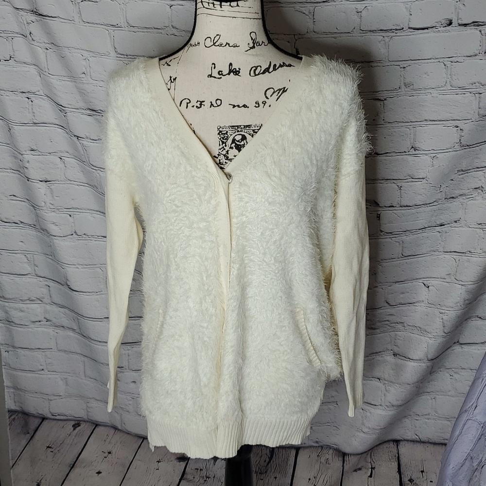 Michael Stars Eyelash Front V-Neck Cardigan In Cream Size Medium